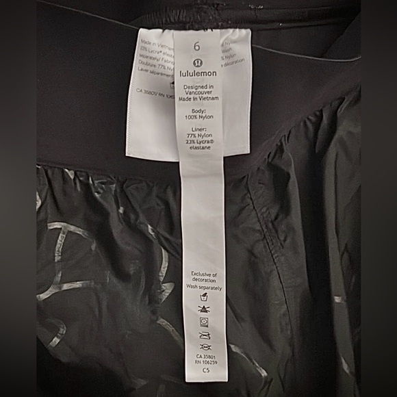 Lululemon Rare Black Forest Shorts w/Bike Shorts Built-In/New/Sz 6/Ltd Edition - Picture 3 of 13